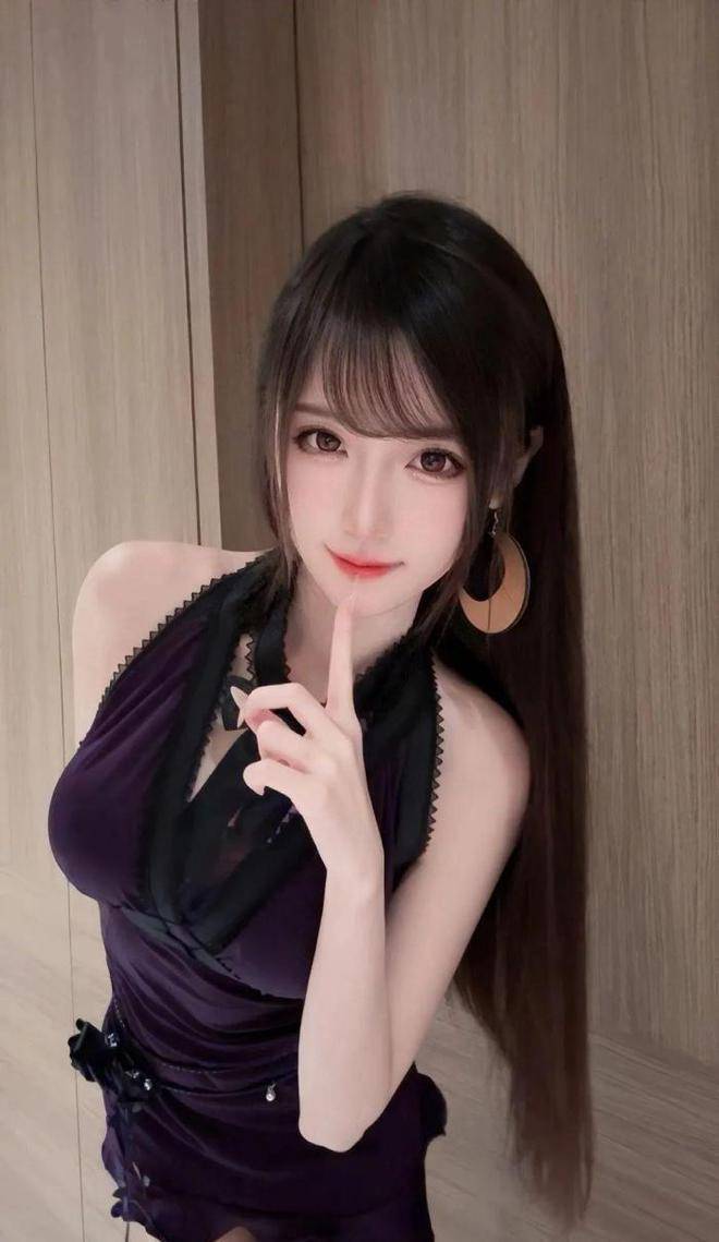 腐团儿cos紫衣蒂法,长腿细白滑嫩上线,实力宅男女神!