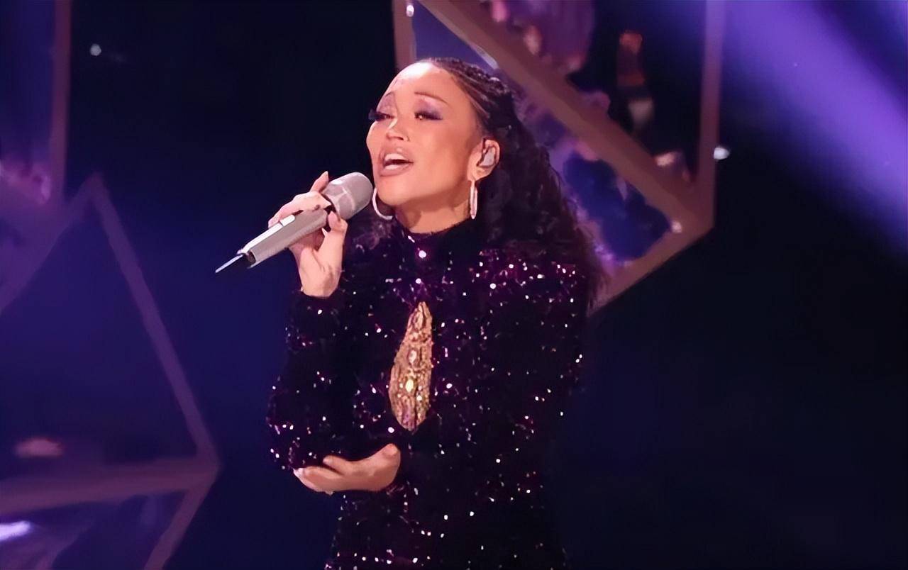 露西娅是哈萨克斯坦新晋"国宝级"女歌手,她挑战高难度歌曲《all by my