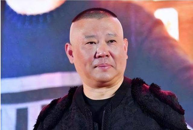 最后郭德纲用这3000万买下了侯耀文的玫瑰园,自此侯瓒不用再背负这几