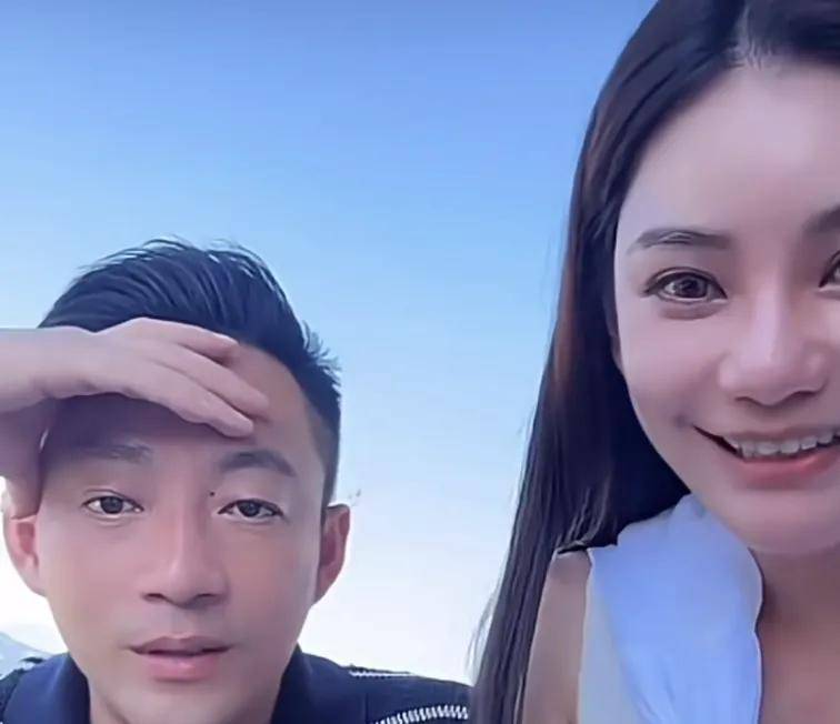 汪小菲二婚妻子真实颜值曝光,素颜撞脸s妈,被调侃找了个丈母娘