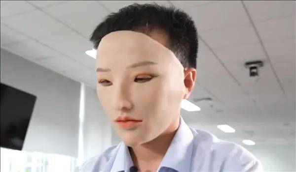 硅胶面具能否突破智能防线?央视亲测智能门锁,手机识别大揭秘
