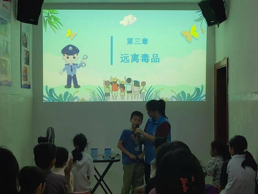 学生吸毒图片