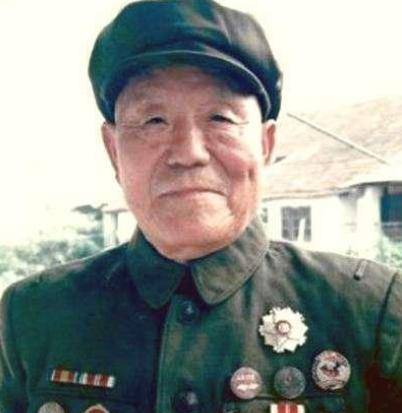 他号称"战神",以一个连兵力歼敌1760人,仅180天拿下4个特等功_李保成