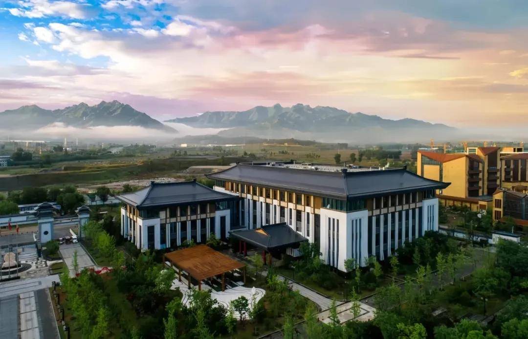 河北保定有这样的美景?"中国色"打开华中小镇的夏天_夏日_颜色_青色