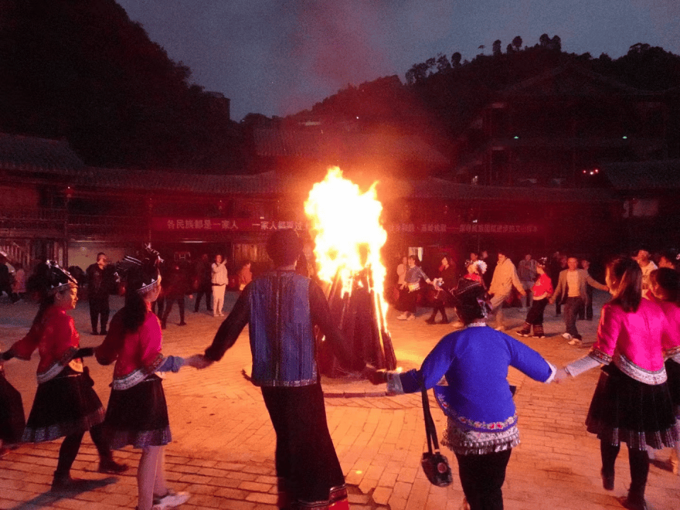 七月火把节舞蹈一等奖图片