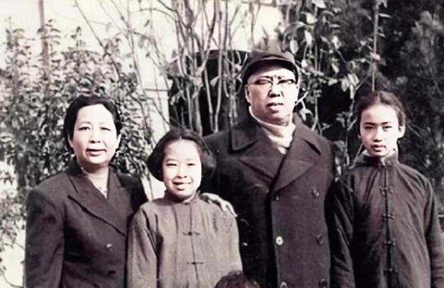 回延安,她早已改嫁成开国元帅夫人,儿子是中将_林月琴_罗荣桓_吴先恩