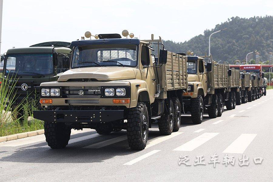 东风系列卡车四驱六驱批量发车场景