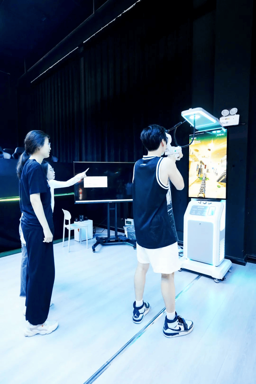 青岛西海岸新区金沙滩啤酒城穿越时空隧道,"嗨皮元宇宙"等你来!