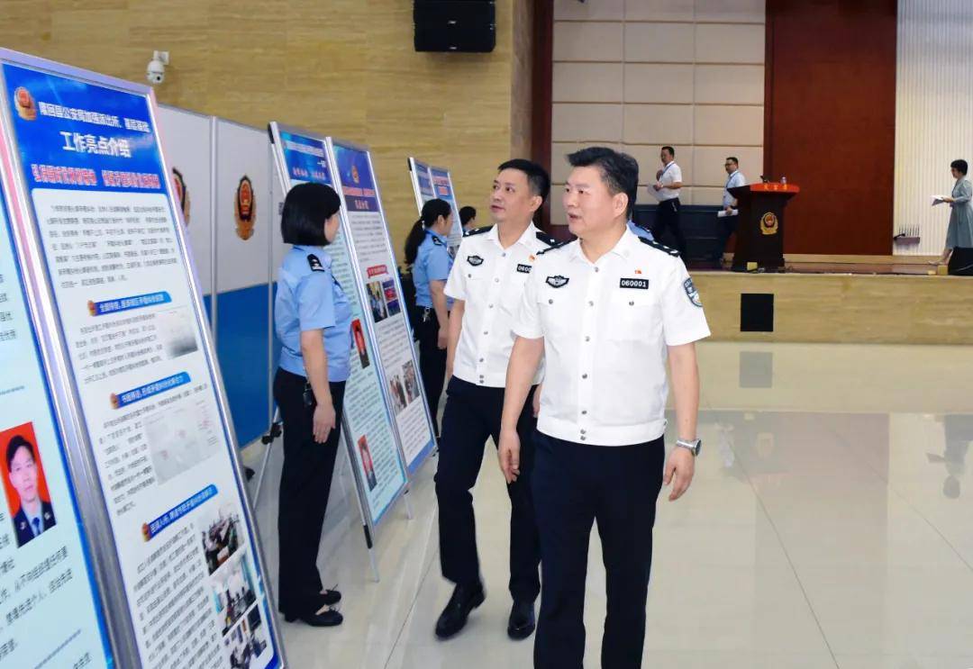 指导支队支队长刘翼出席并讲话,市局党委委员,副局长谢伟宏主持开幕式