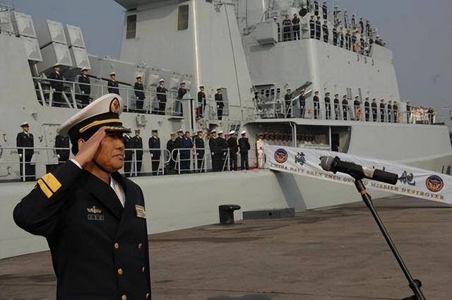 随后,于2008年升任海军副参谋长,进一步展示了他的军事才能和领导能力