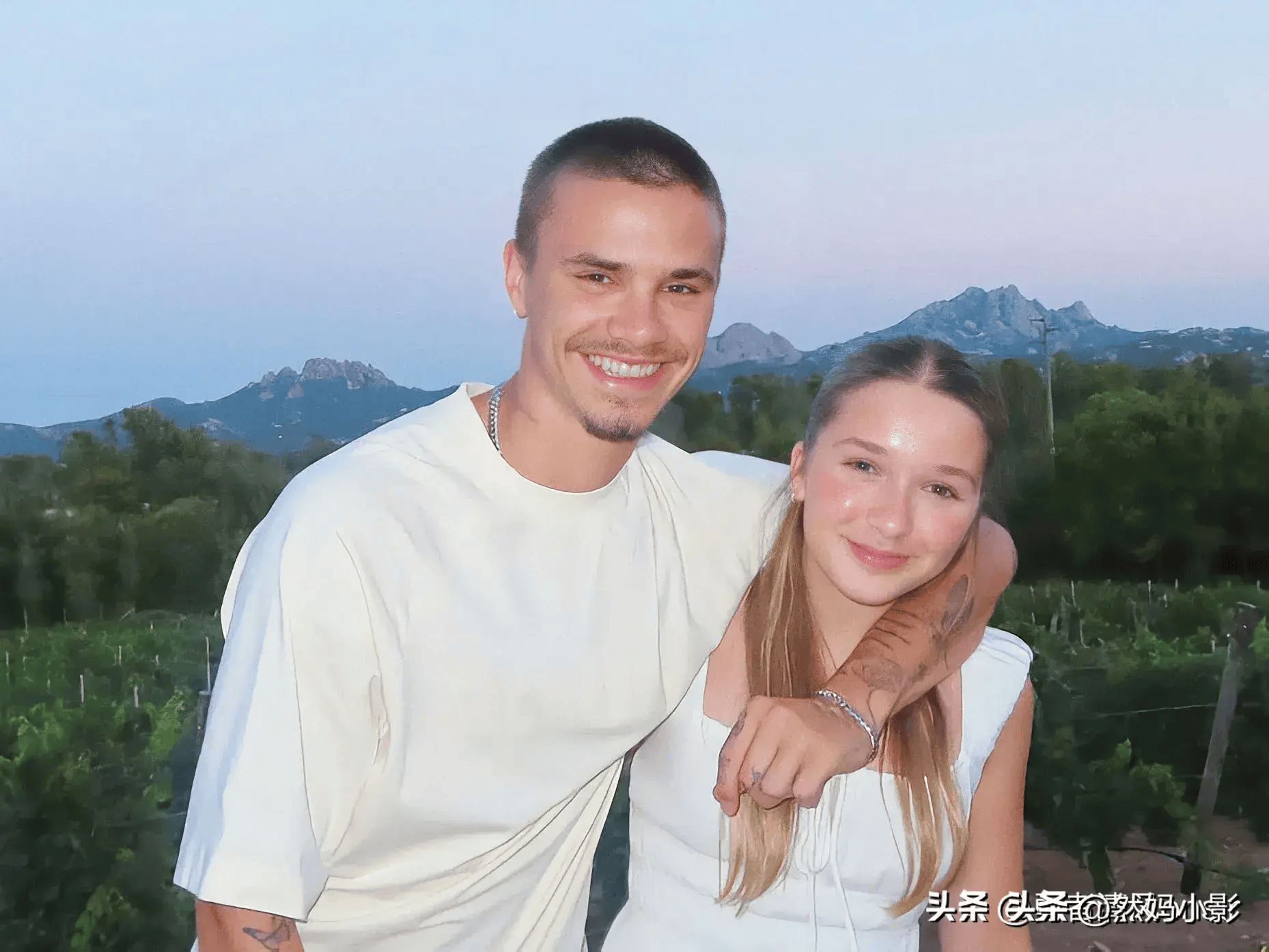 贝克汉姆在法国度假,抱着女儿小七笑逐颜开,网友:妥妥的女儿奴