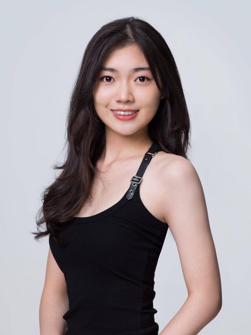 香港小姐15强官方照曝光!小背心造型清纯养眼,14号因刘亦菲入行