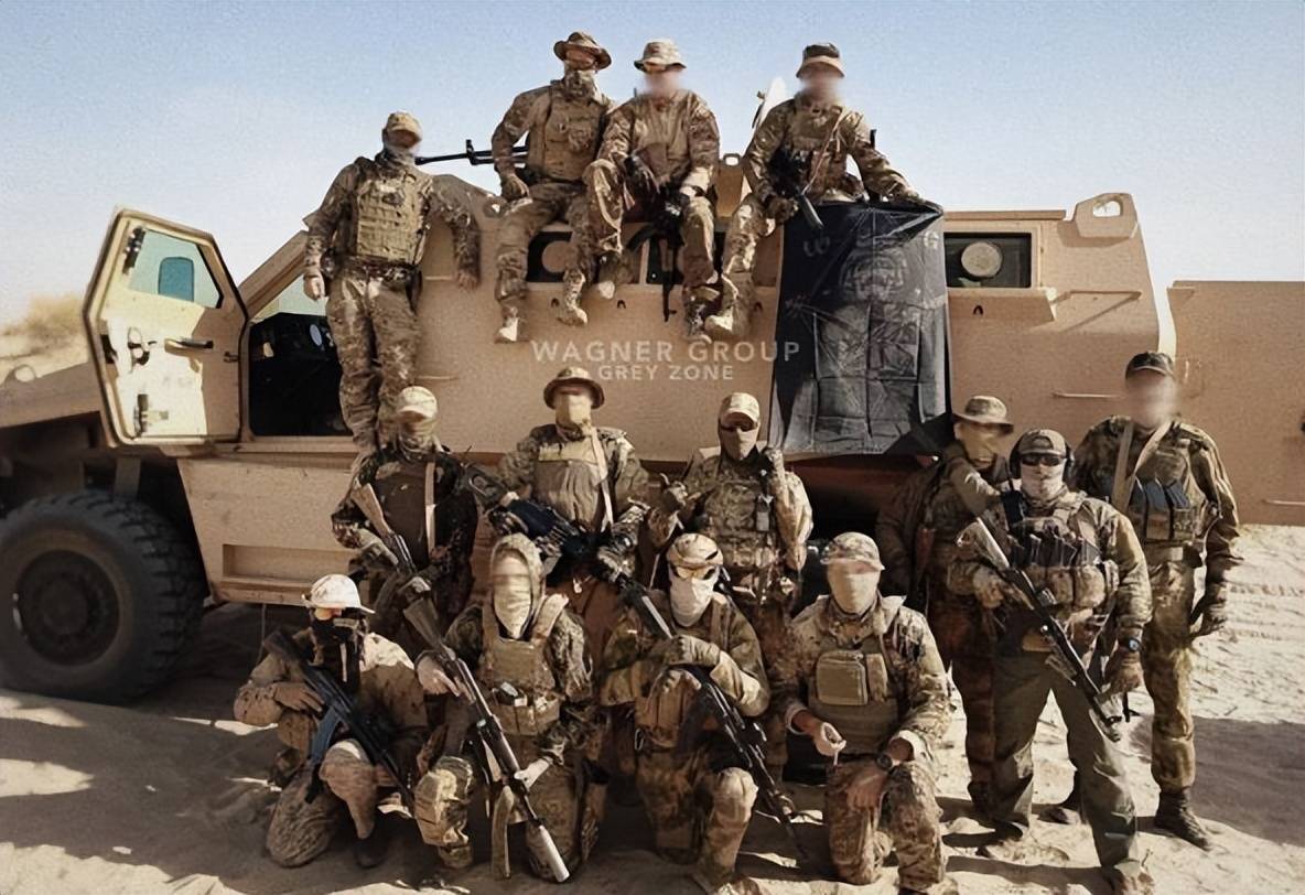 100人血战900人,俄罗斯特战老兵全军覆没:15名俘虏惨遭黑人虐待