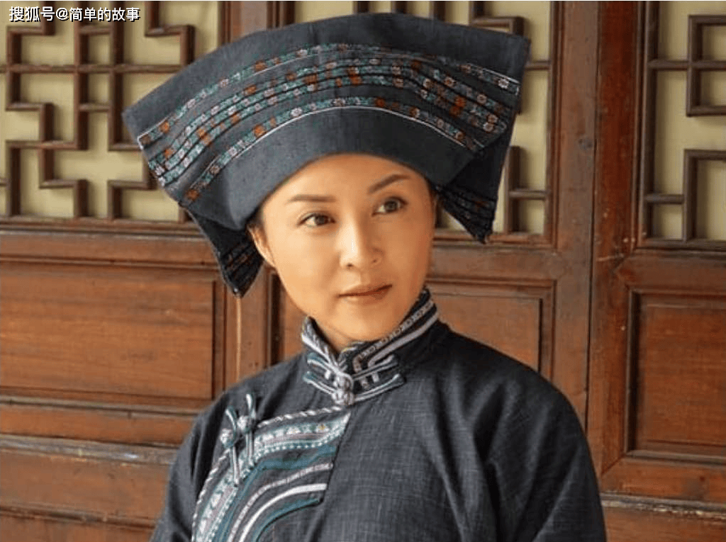 近一点的还有《于成龙》里的韦采蘩;在《欢喜姻缘》中,她一人分饰两角