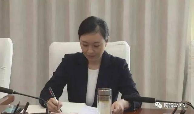 她是新中国成立后最年轻的县长,毕业于清华大学,美貌和才华并存