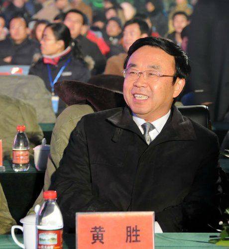 山东省原副省长黄胜,敛财1200万,包养46个情妇,建行宫似土皇帝