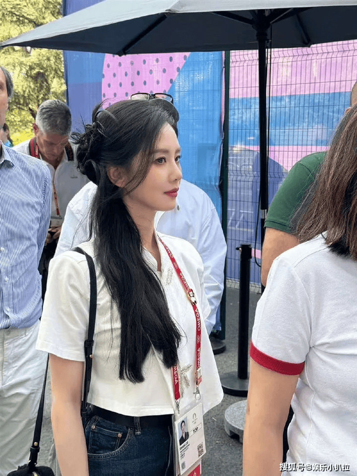 刘诗诗现身巴黎奥运观战,优雅母亲力量绽放,37岁神级颜值撼全场