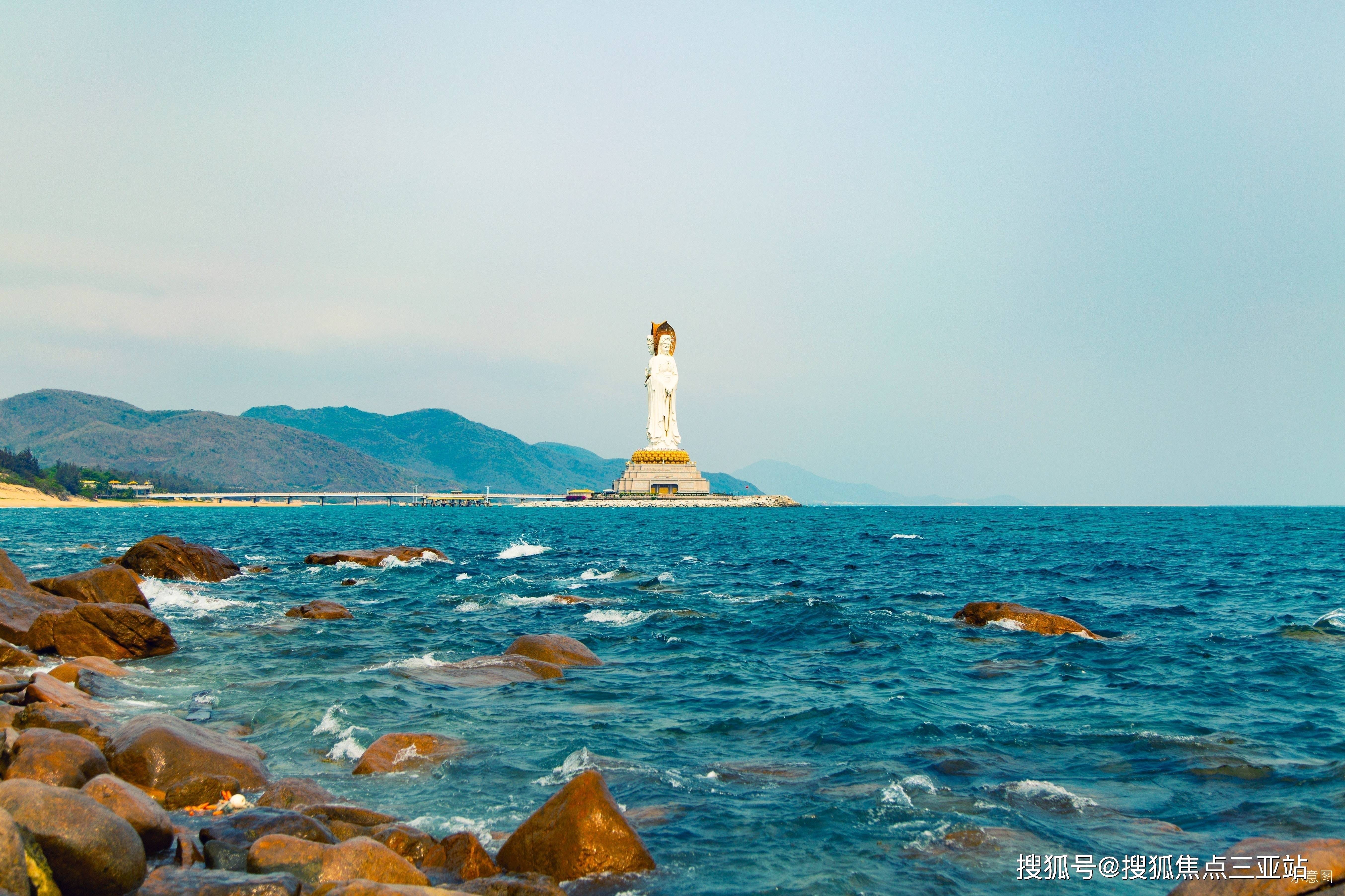 星级酒店10 ,a级旅游景点5 政府机构5个,医院12 ,商场8 距离海边约80m