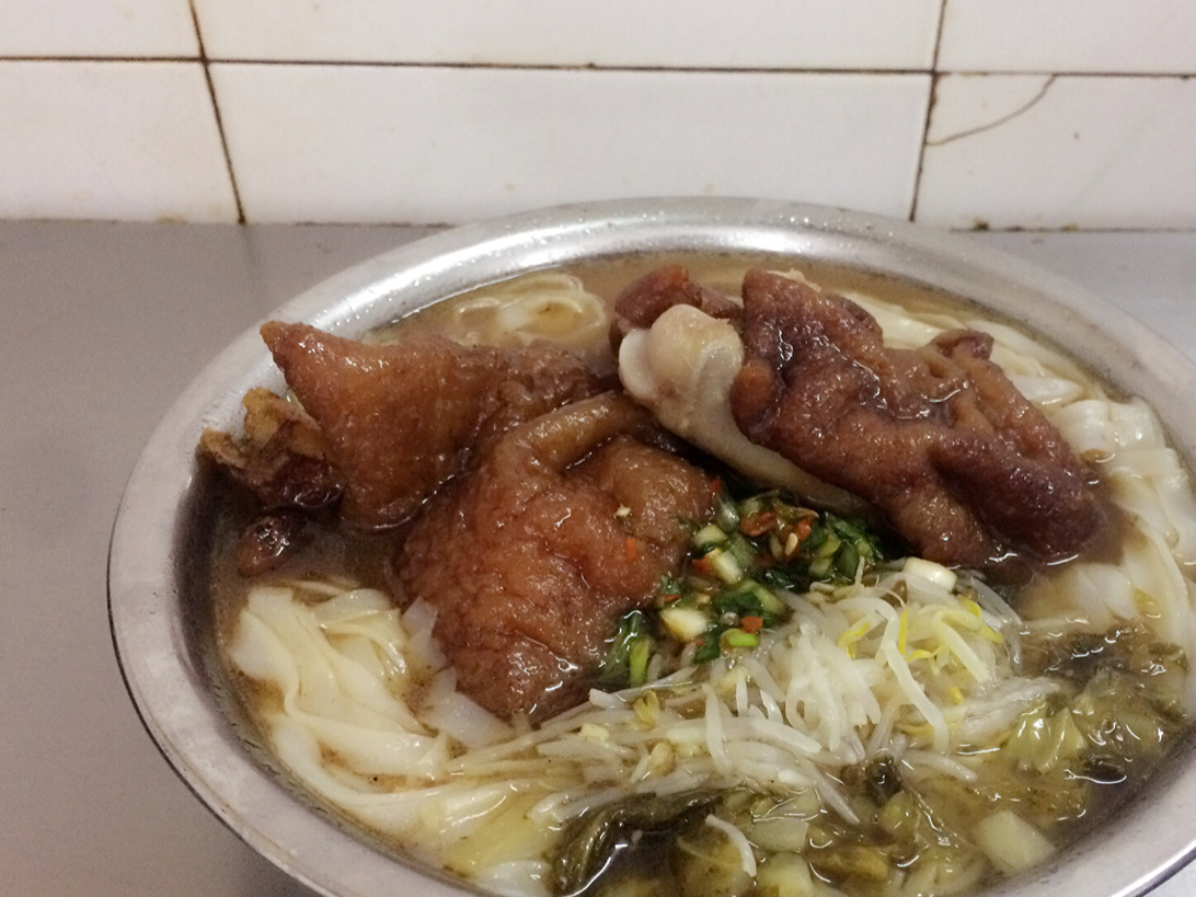 这家猪脚粉已经在南宁火爆十几年,成为多少人无法割舍的情怀!