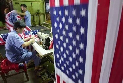 美国国会通过法案,要求美国国旗美国制造,成本是中国制造多倍