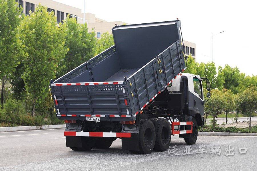 新款东风6x6大马力平头大玻璃越野卡车