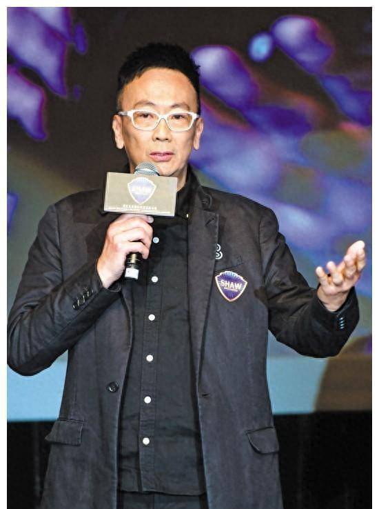 全家同游东京!知名港星郑丹瑞69岁被赞冻龄,女儿男友酷似黎明