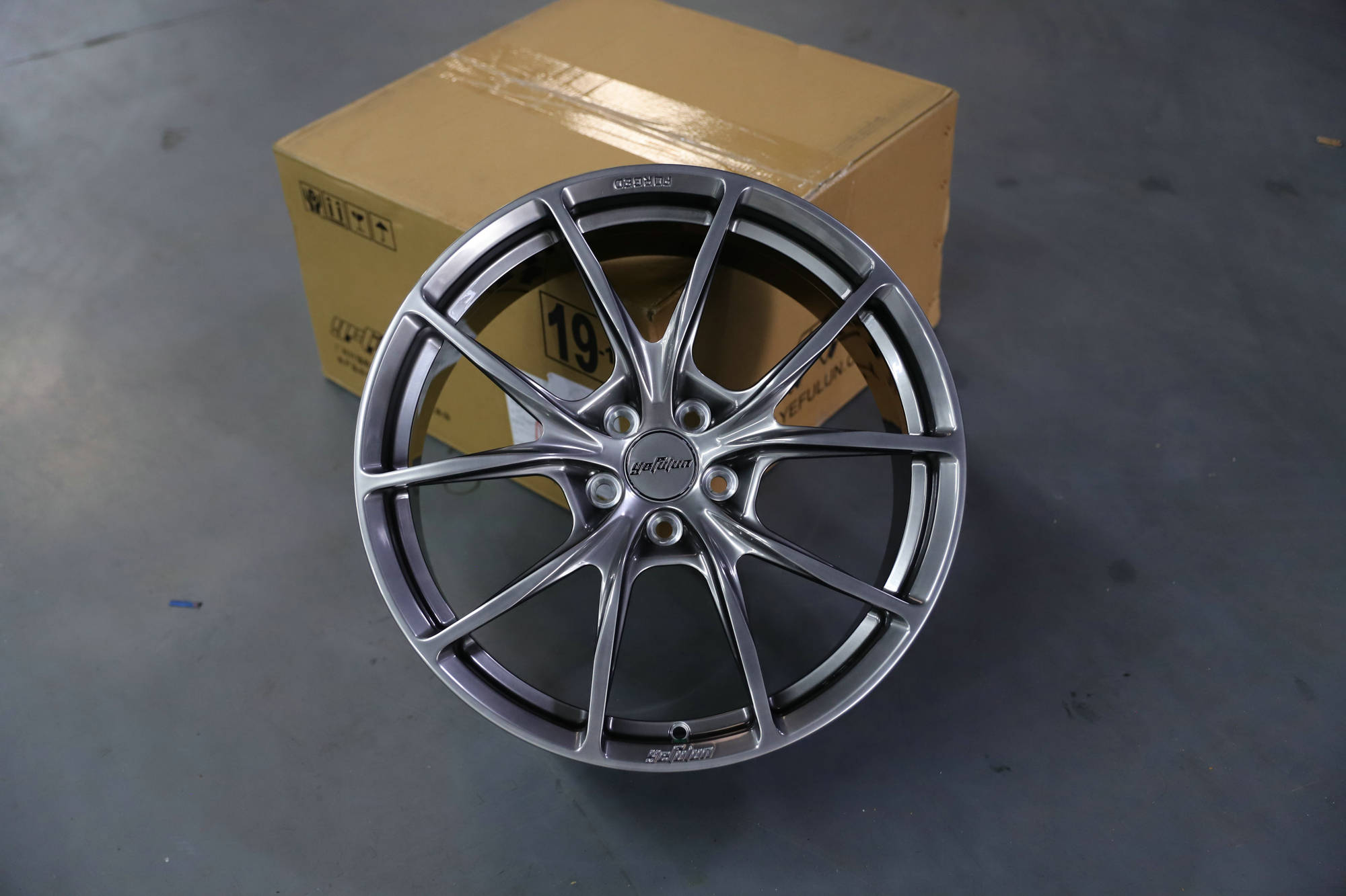 领克03 改装叶辐轮ye12轮毂的成功历程