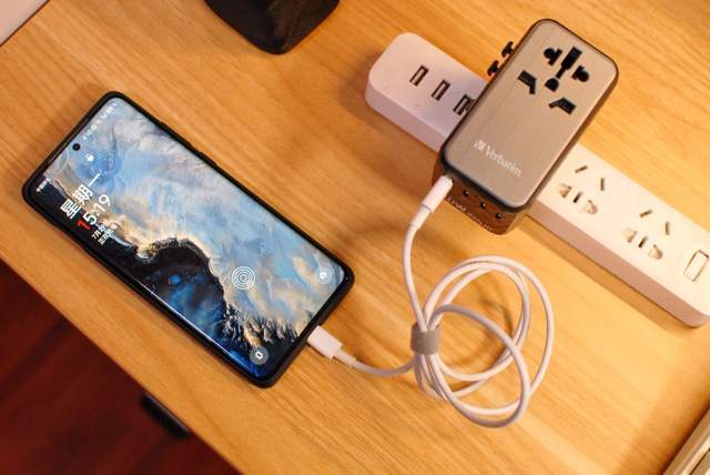 全球畅行无阻,威宝旅行转换快充插头:解锁充电新体验