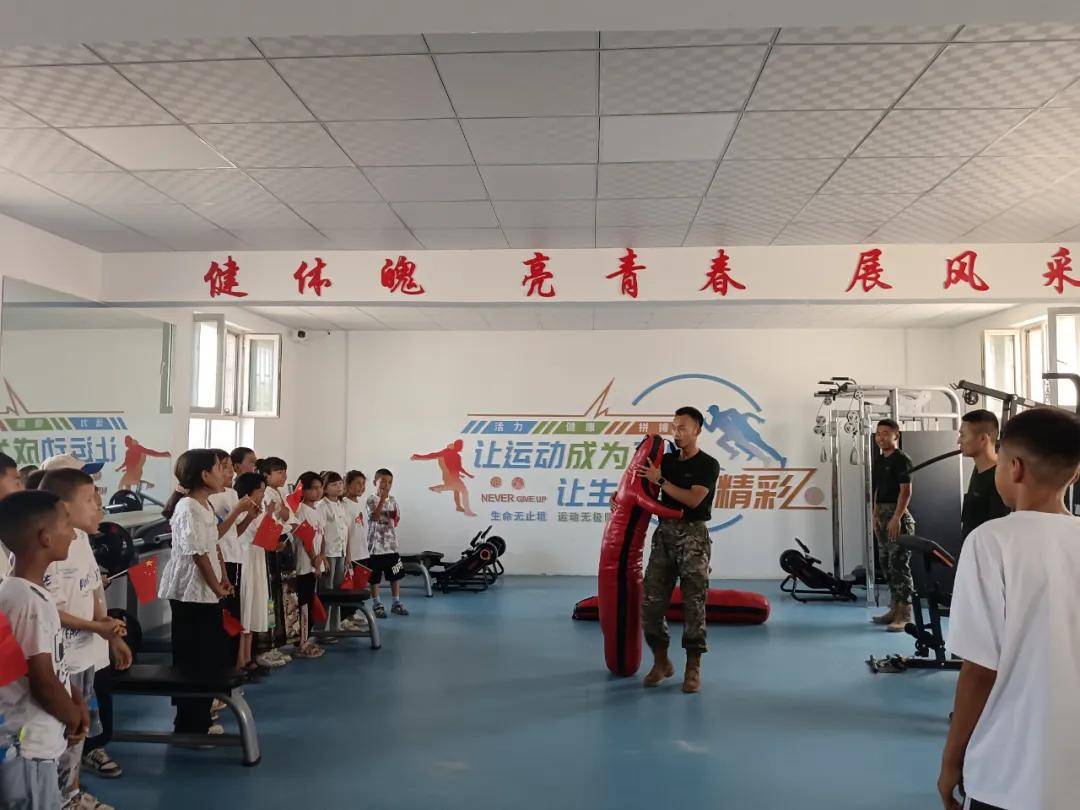 沙雅县第一中学高一年级学生地力木拉提·牙森说:"这次活动,让我和