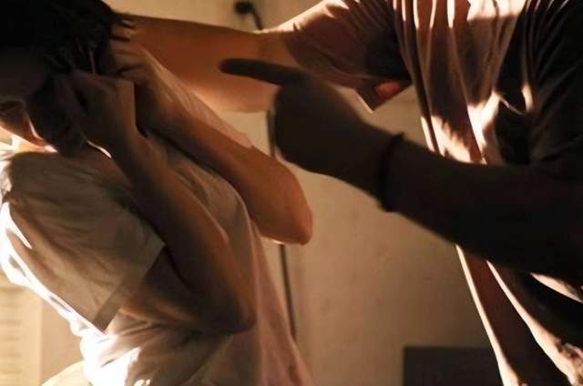 聊城一女子锤杀丈夫,事后表现让人胆寒,邻居称丈夫经常带伤出门_妻子