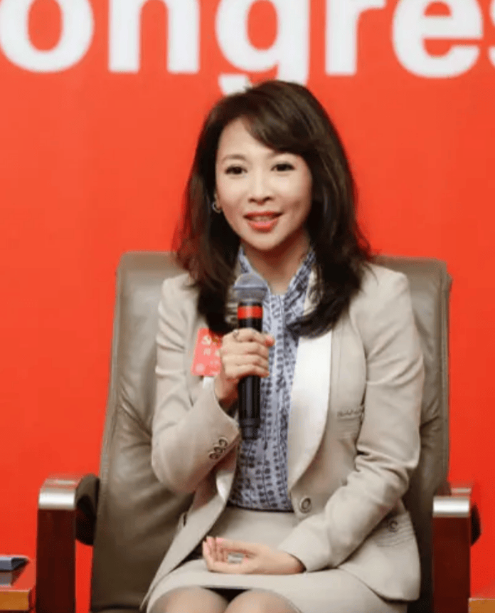 央视著名主持人张羽:工作26年零失误,当红时离职去当名企副总裁