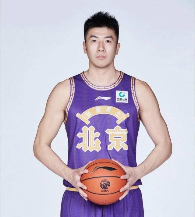 cba最新动态:徐昕加入国家队,北控续约邹雨宸,广厦签下巴里·布朗