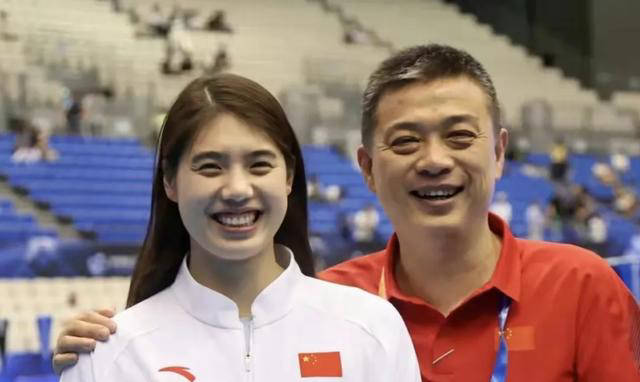 张雨霏力挺恩师崔登荣,誓言下场打人