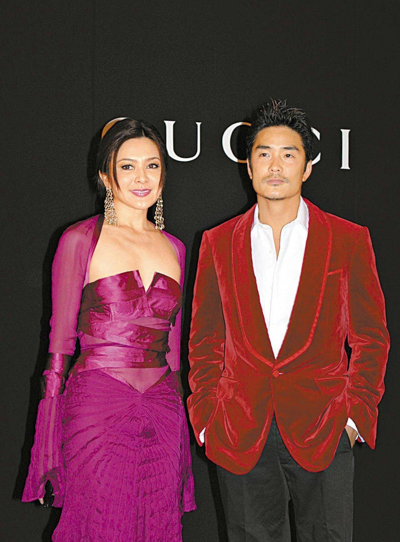 55岁男模黄家诺罕露脸,长发发福认不出,与关之琳分手20年仍未婚