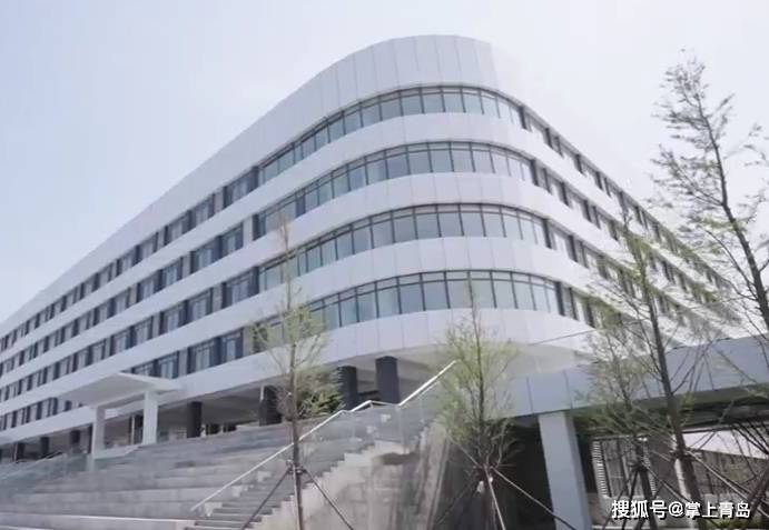 青岛西大技工学校紧跟时代步伐,开设了医护康养,智能制造,汽车工程