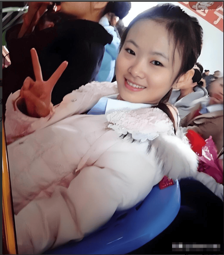 鞠婧祎自曝上学时没人追,看清她的学生照后,网友:这谁敢追啊!