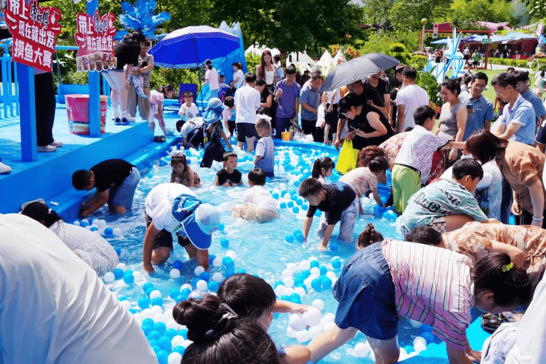 洛阳鸡冠洞:花式摸鱼,趣味十足!