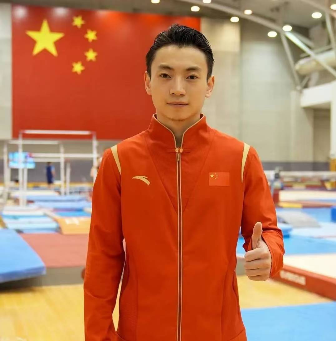 个人简介在2024年巴黎奥运会的竞技体操赛场上,中国选手邹敬园再次