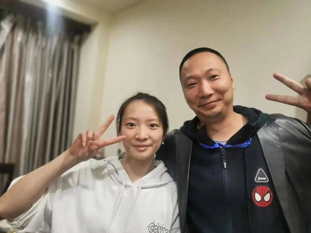 黄雅琼巴黎奥运会夺金!她被男友在赛场求婚,双喜临门上热搜