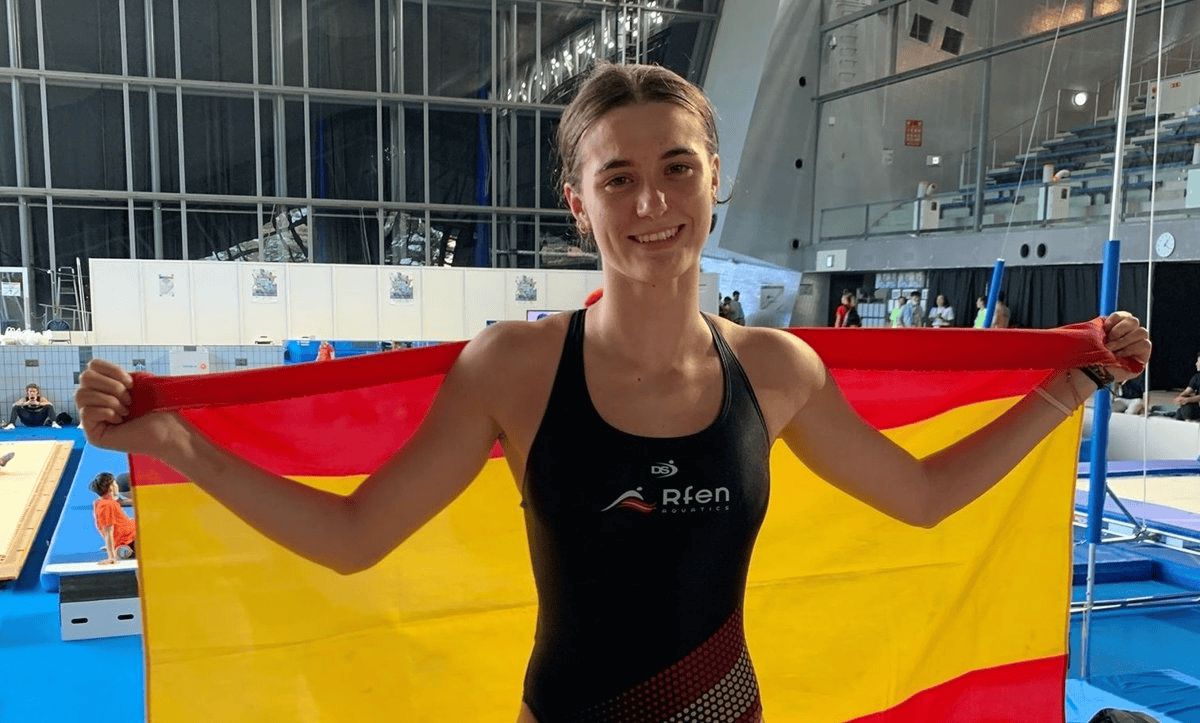 捷克娇娃伊霍娃伊霍娃是捷克400米跨栏运动员,她一头金发,容貌艳丽,是