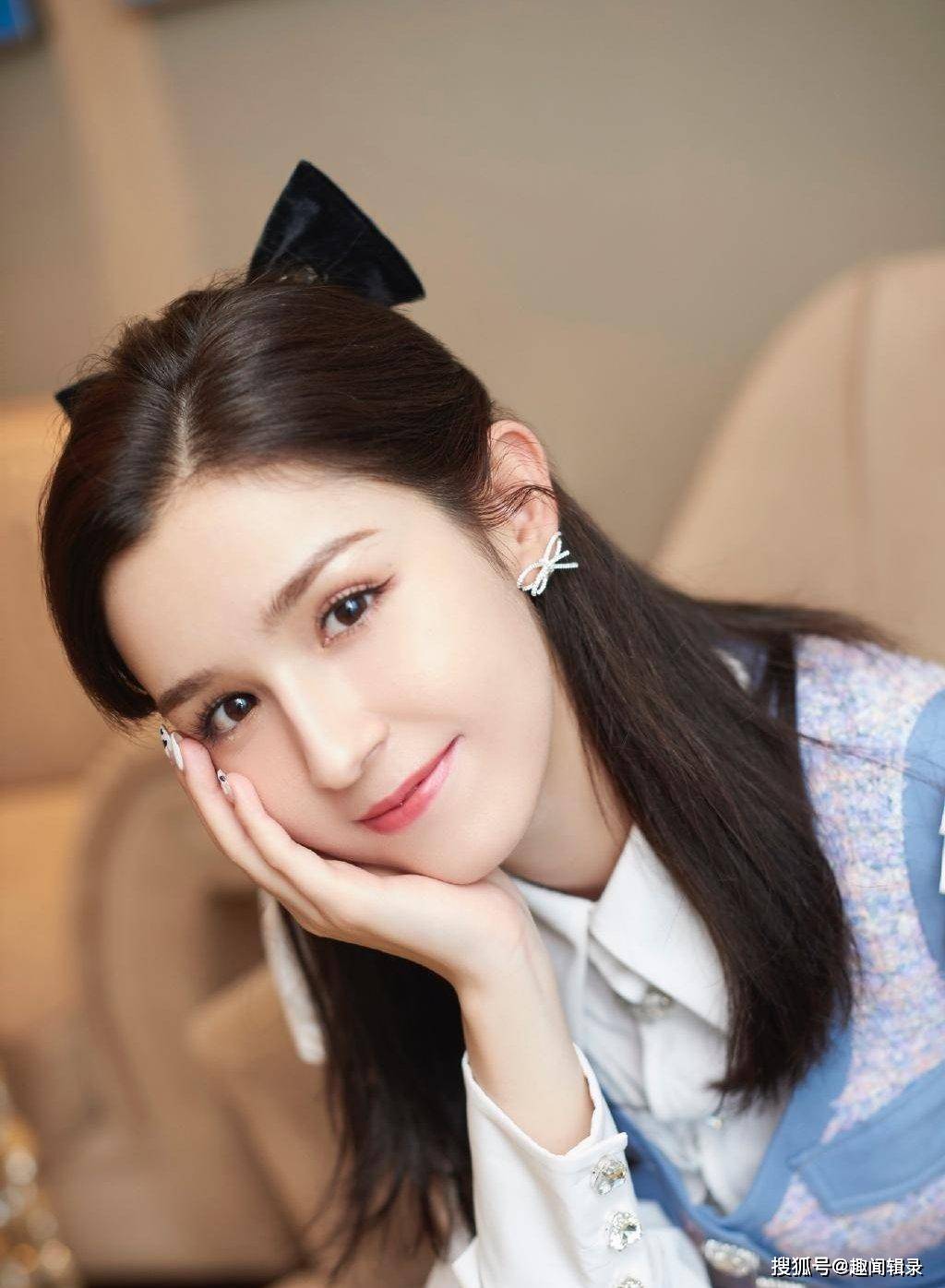 28岁的哈尼克孜从"玉女"到"蜡烛门": 她究竟经历了什么?