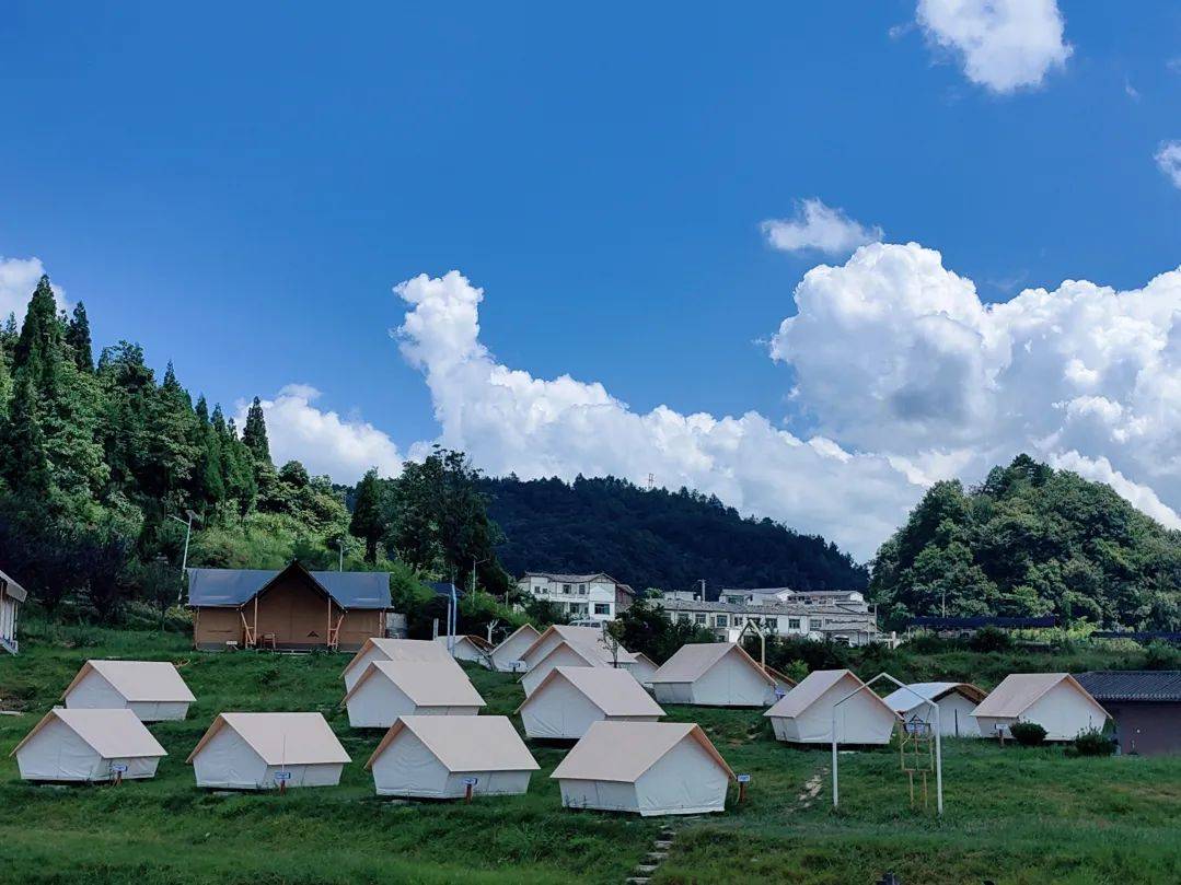 高坡乡扰绕村露营基地图片