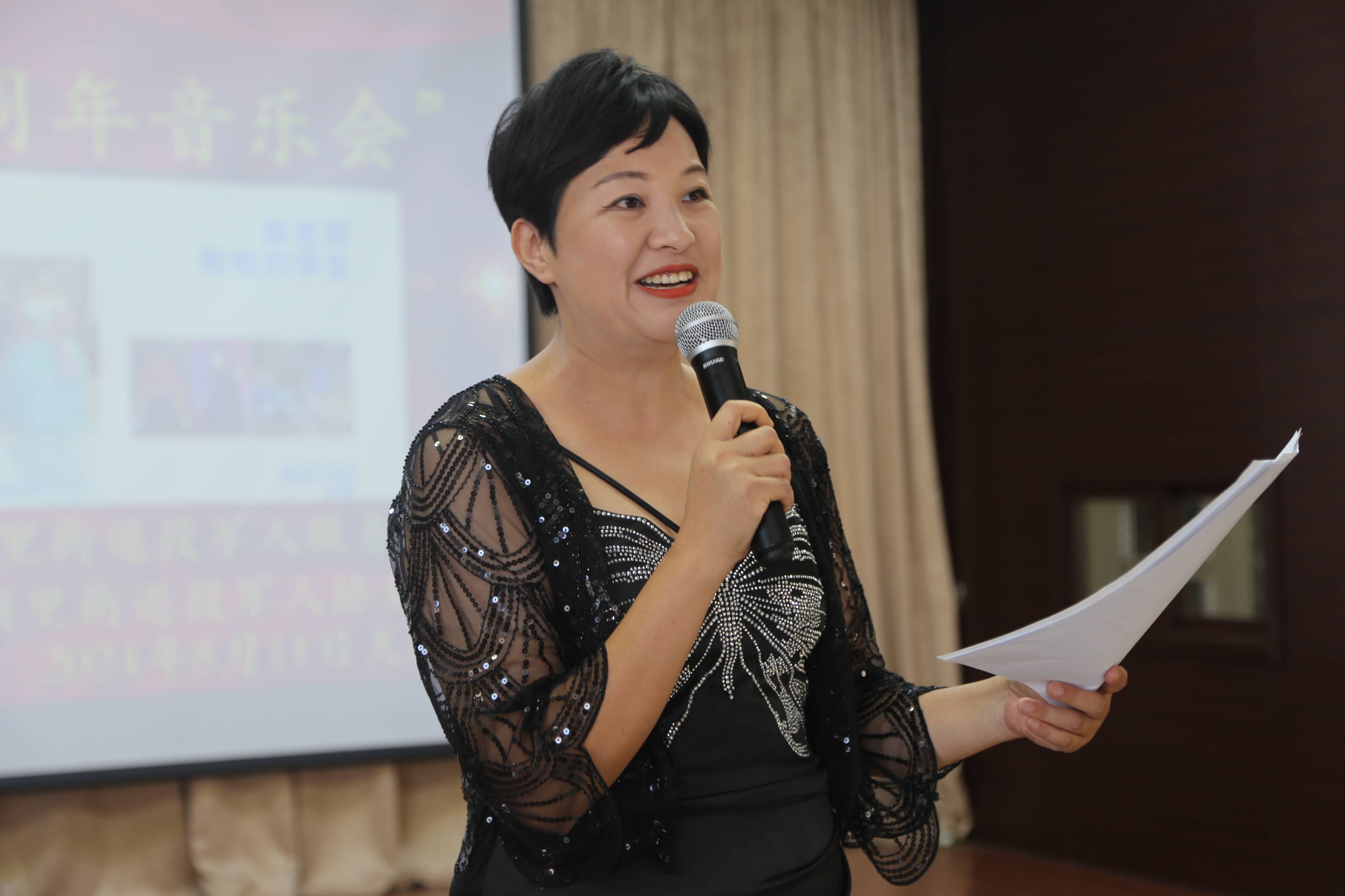 活动主持人,主唱王定芳老师全国五老慈善大使,天津好人,天津市老战士