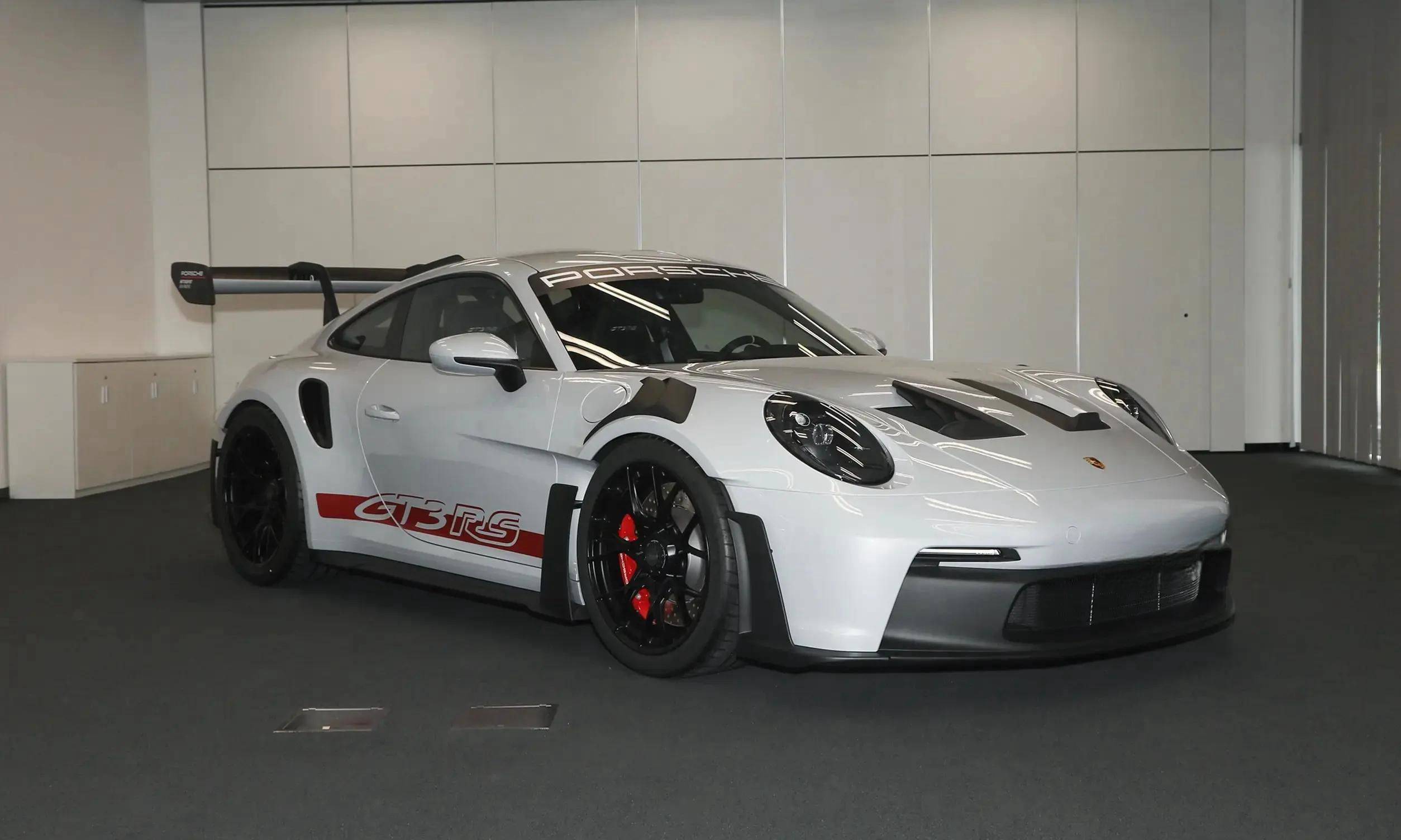 保时捷911 GT3 RS测试车曝光,或将在2026年上市 保时捷911 GT3 RS测试车曝光,或将在2026年上市