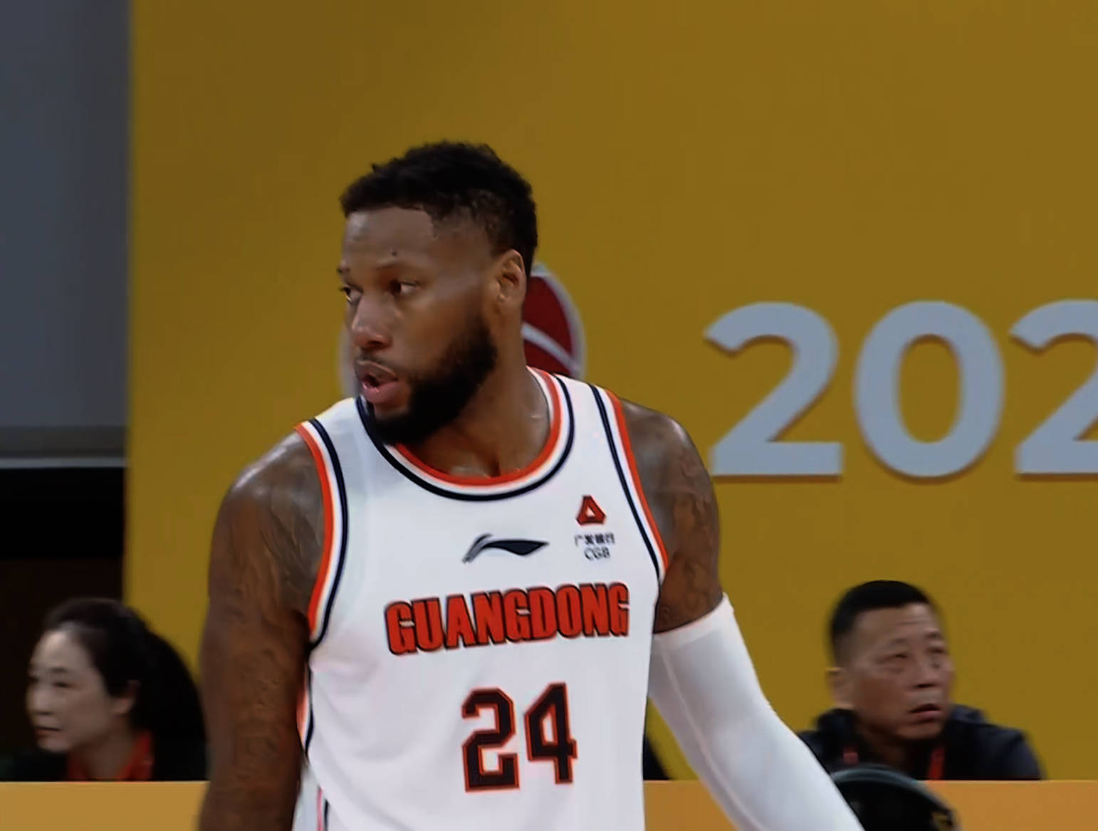 签下巴顿 续约威姆斯?广东队恢复"双小外援",保送杜锋总冠军