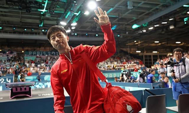 马龙回忆起一件趣事:"有一次跑步,大家都去了,包括许昕和我的主管