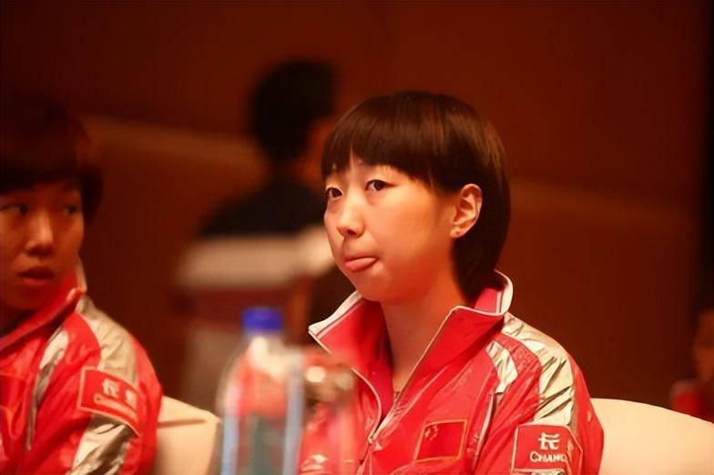 除了他们两人之外,李楠与侯英超,白杨与马琳这两对的恋情,也从地下被