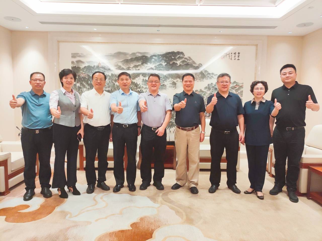 湖南新化县县委书记李铁雄率队赴华美国际考察