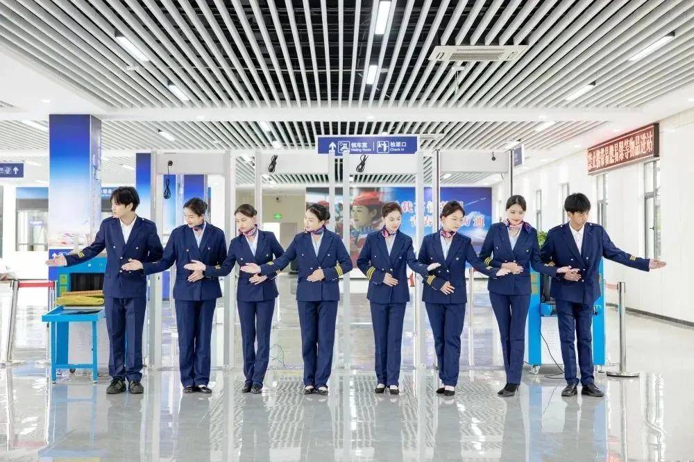 可从事动车组乘务或列车员,高铁,地铁售票员,行车调度员,车站站务员