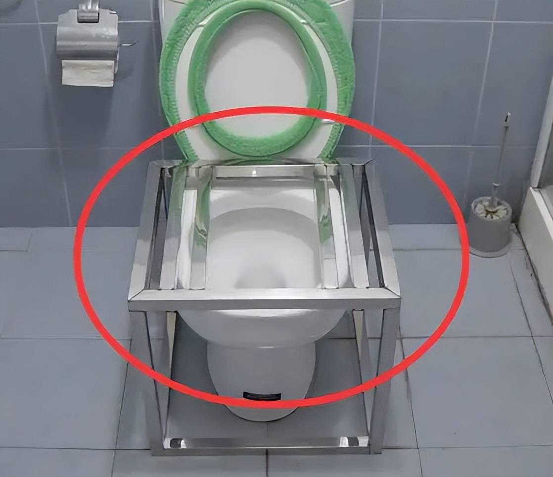 越来越多人家里都这样装马桶,既能蹲又能坐,太聪明了